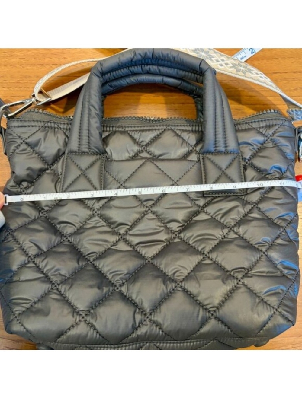 QUINCE Transit Quilted Small Crossbody Tote Charcoal EUC - Picture 3 of 8